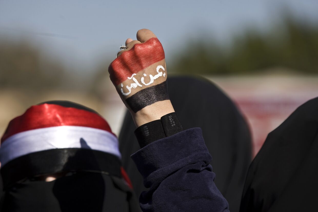 Женщина на демонстрации против хуситов, захвативших Сану