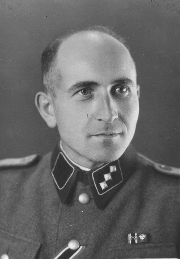 Фотография, сделанная Вильгельмом Брассе в Аушвице: офицер СС Максимилиан Грабнер