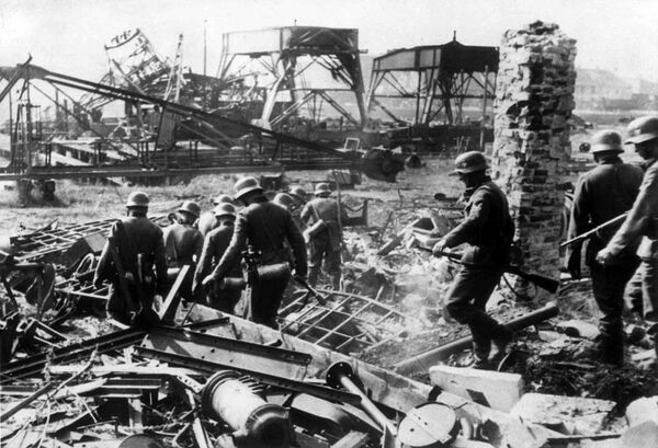 Немецкие солдаты на Вестерплатте, 2 сентября 1939 года Немецкие солдаты на Вестерплатте, 2 сентября 1939 года