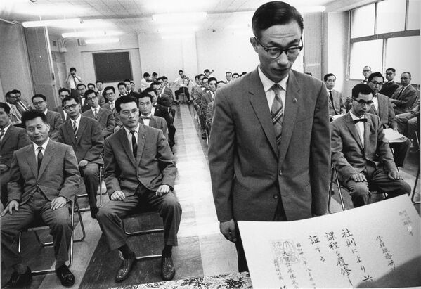 Экзамен на брокерской фирме фондовой биржи в Икэбукуро, Токио (Сигеити Нагано, 1961)