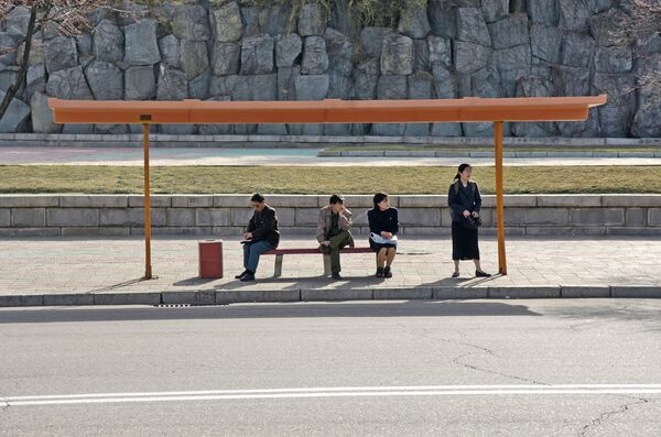 Автобусная остановка в Северной Корее