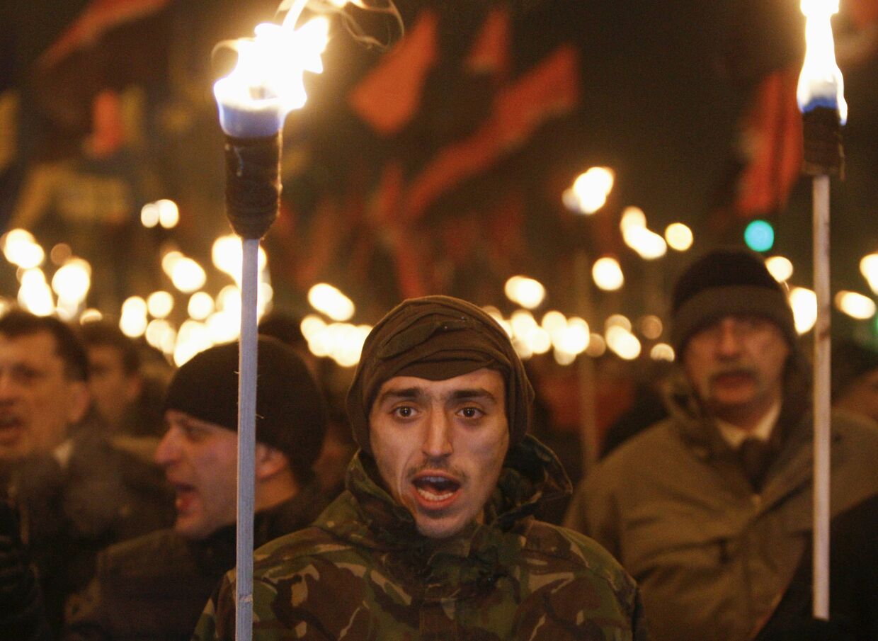 Активисты партий «Свобода» и «Правый сектор» на празновании 106-летия Степана Бандеры в Киеве