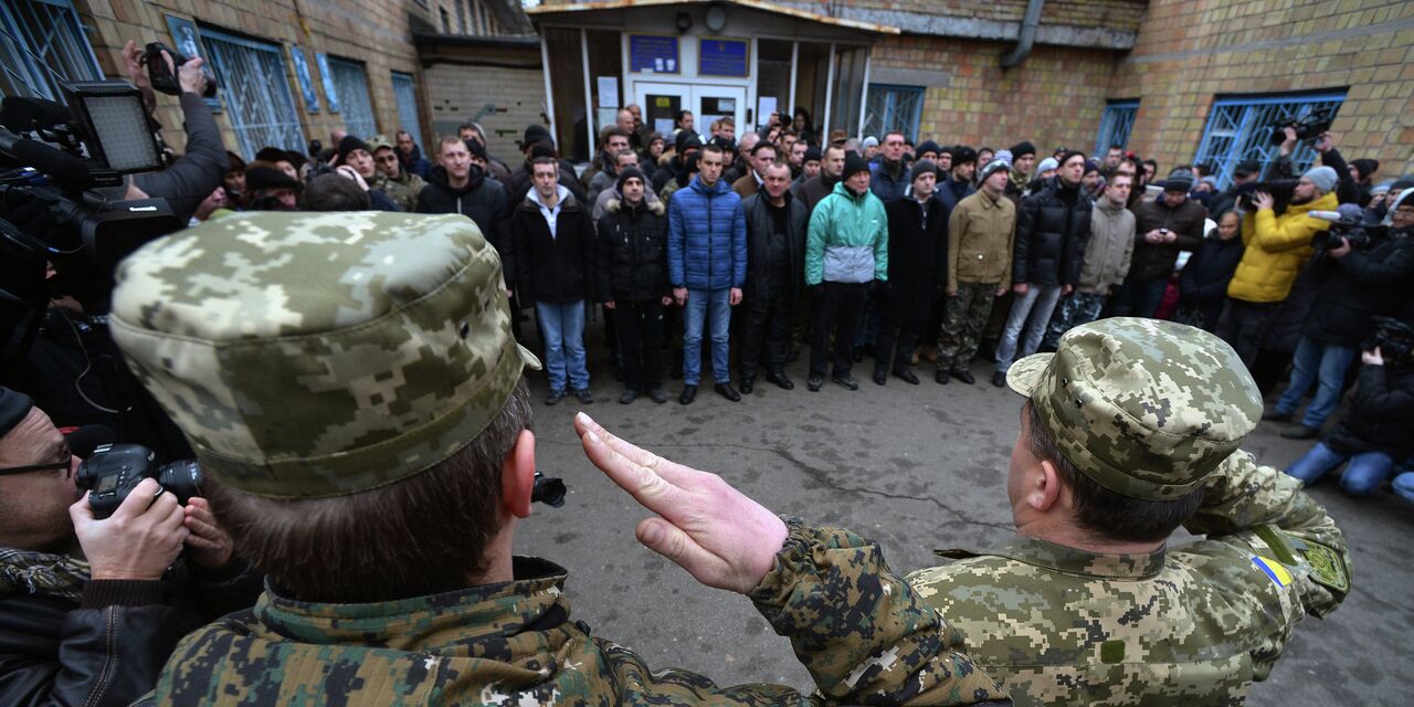 Бесконечный конфликт: матери и жены украинских военных требуют ограничить  продолжительность службы в армии, чтобы их мужчины могли вернуться домой  (Breitbart, США) | 30.10.2023, ИноСМИ