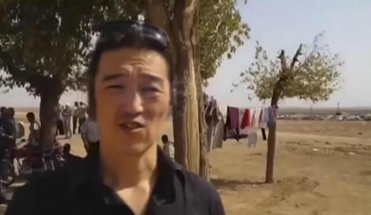 Японский журналист Кэндзи Гото ведет репортаж из Кобани