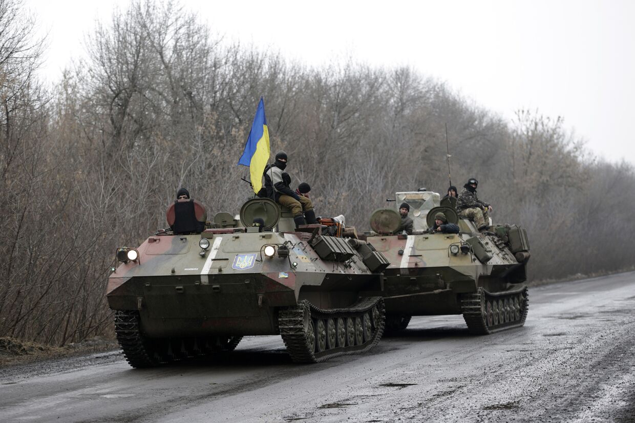 Бронетранспортеры украинской армии рядом с Артемовском