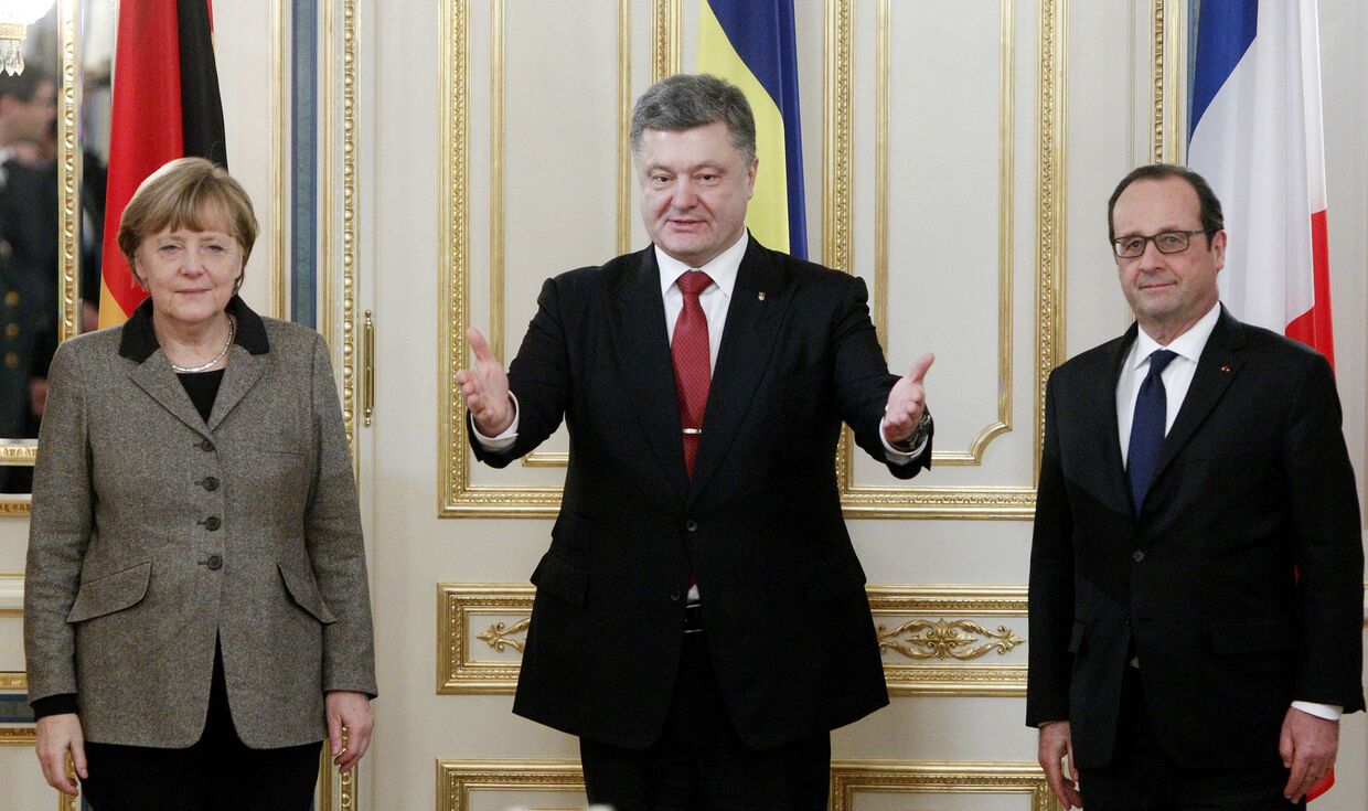 Ангела Меркель, Петр Порошенко и Франсуа Олланд во время встречи в Киеве