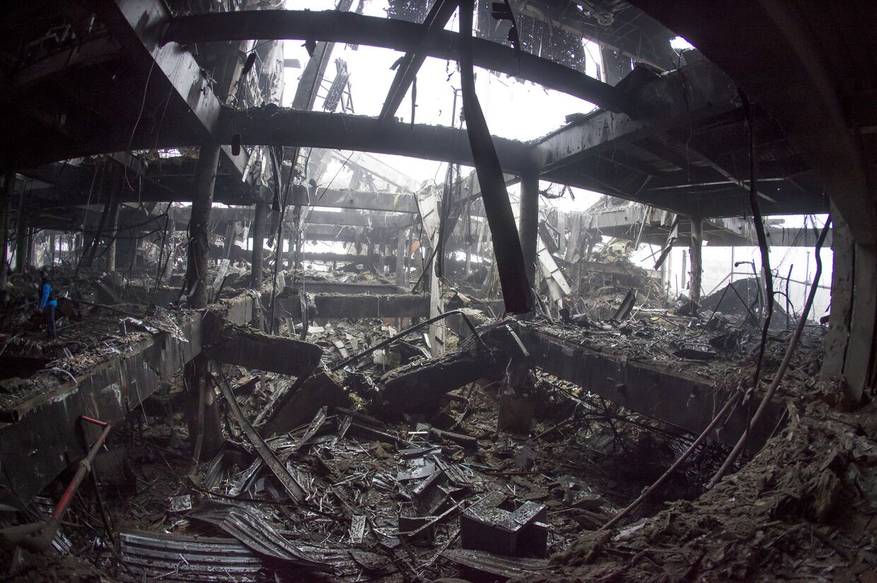 Разрушенное здание аэропорта в Донецке