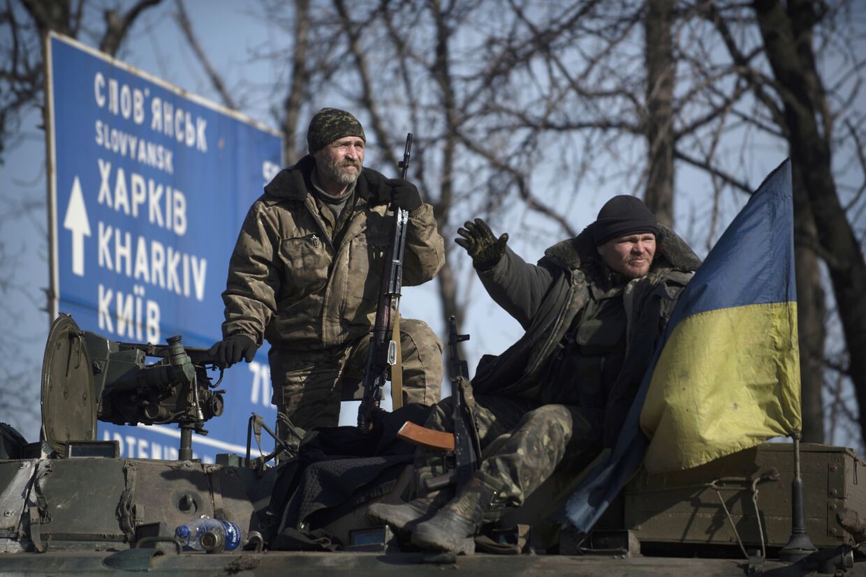 Украинские солдаты рядом с городом Артемовск