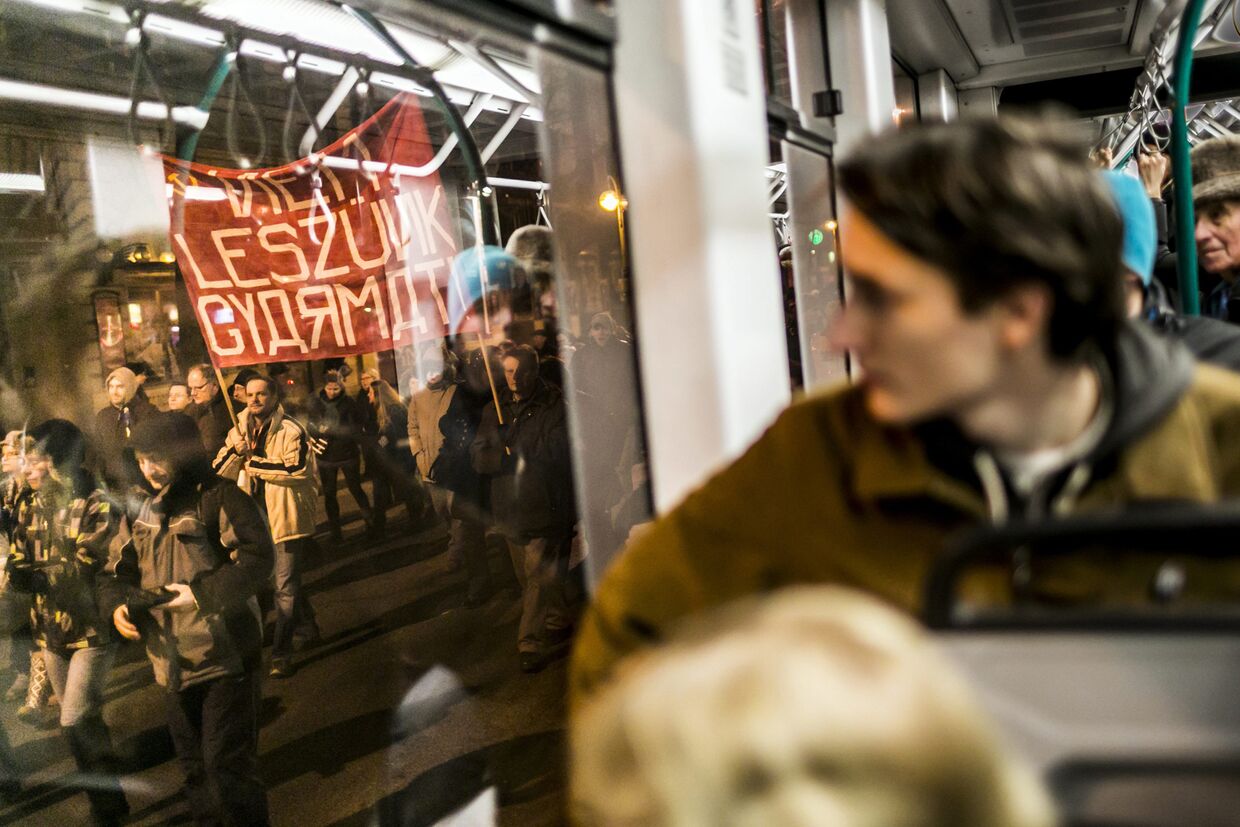 Протест сторонников организации Human Platform против визита Владимира Путина в Будапешт