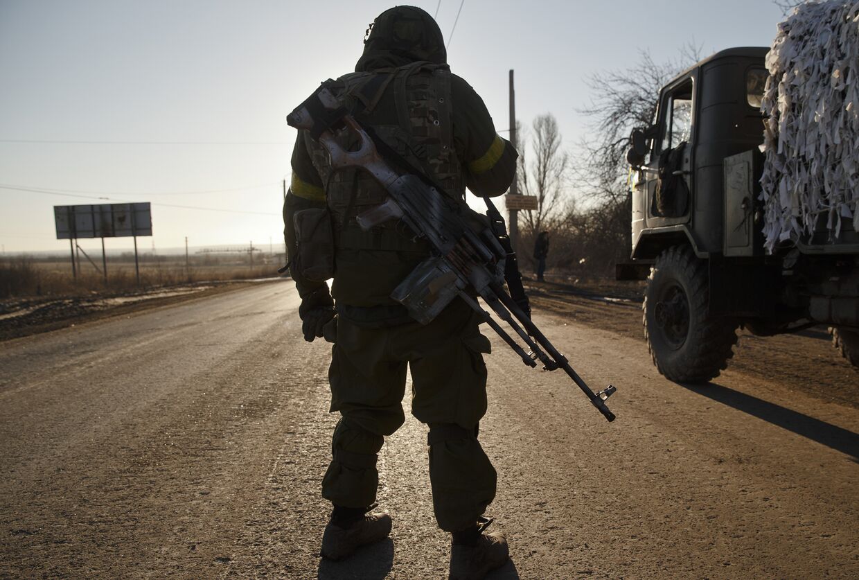 Украинский солдат рядом с Артемовском
