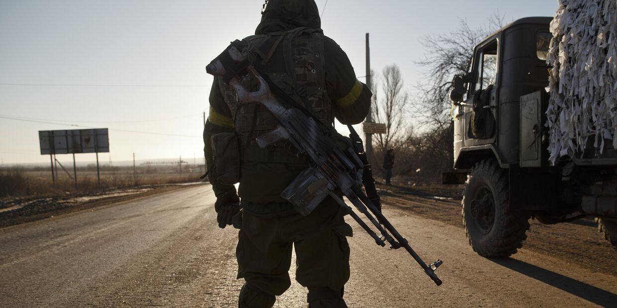 Украинский солдат рядом с Артемовском