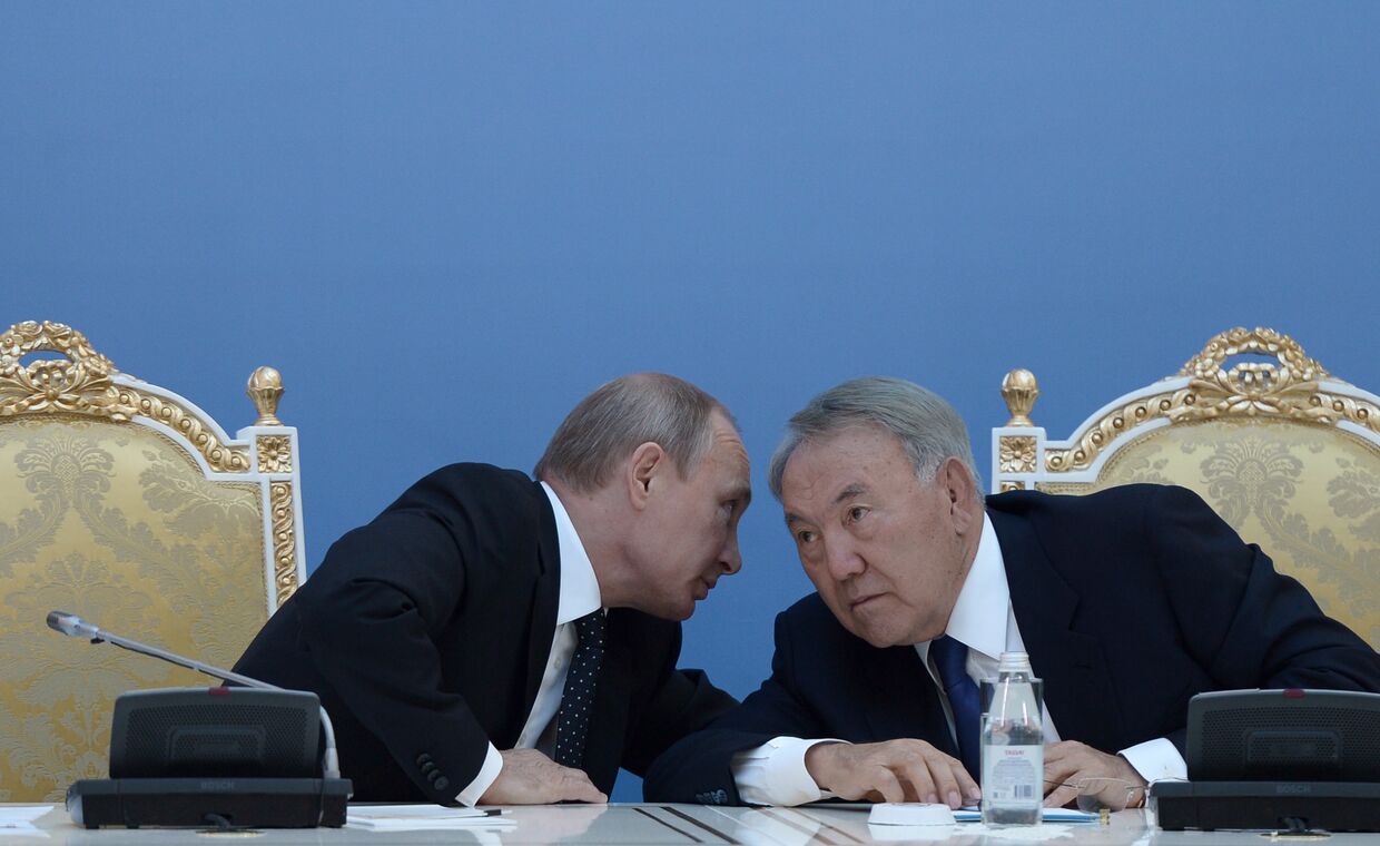 Владимир Путин и Нурсултан Назарбаев на заседании XI Форума межрегионального сотрудничества России и Казахстана