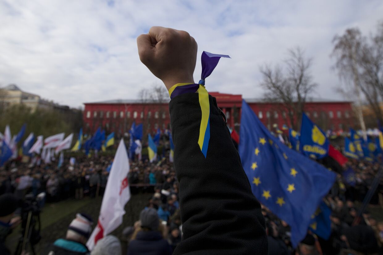 Участники акции протеста на Площади Независимости в Киеве