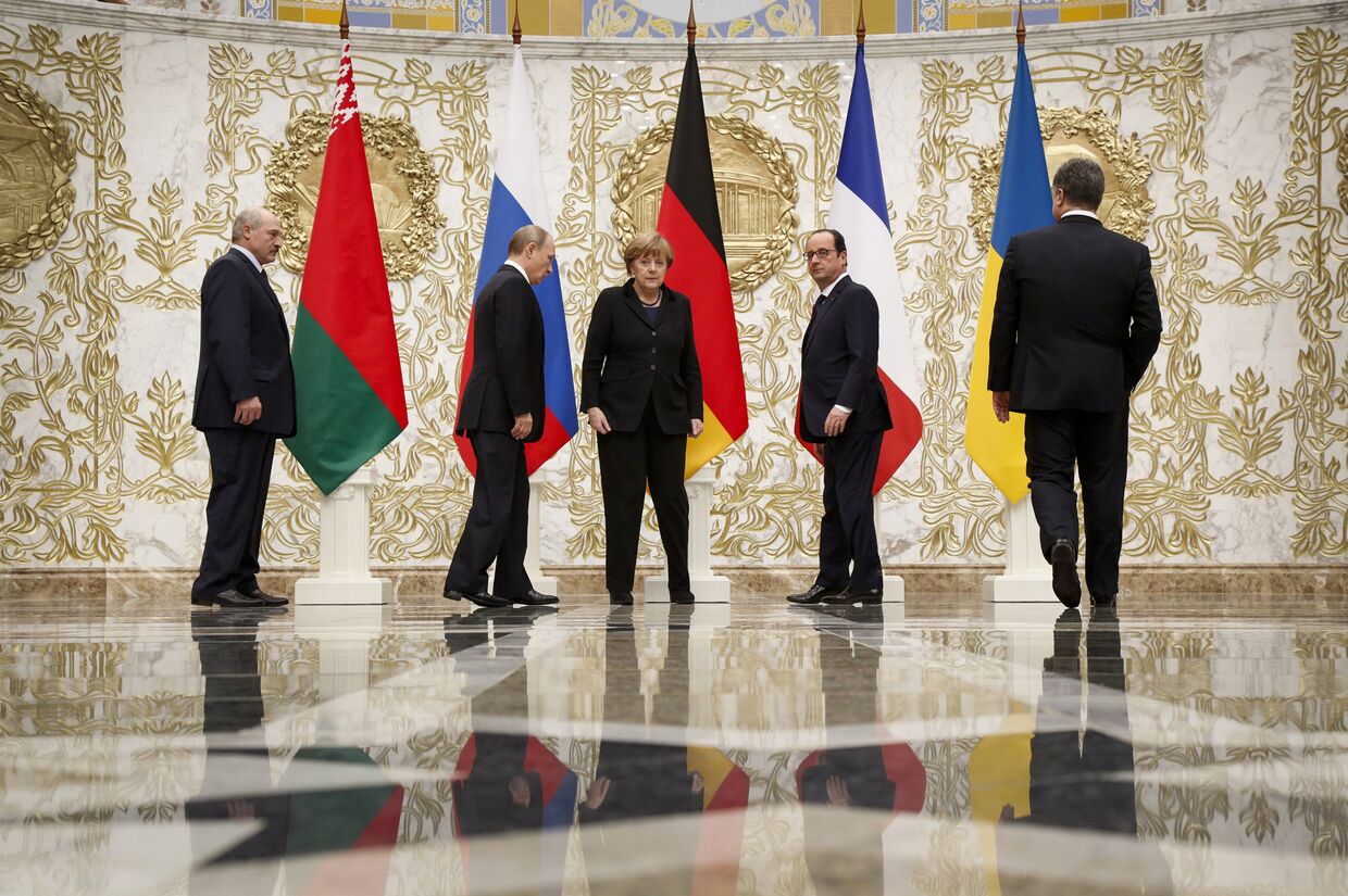Александр Лукашенко, Владимир Путин, Ангела Меркель, Франсуа Олланд и Петр Порошенко во время переговоров в Минске