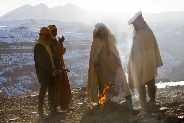 Жители деревни Айт Сгхир в предгорьях Высокого Атласа
