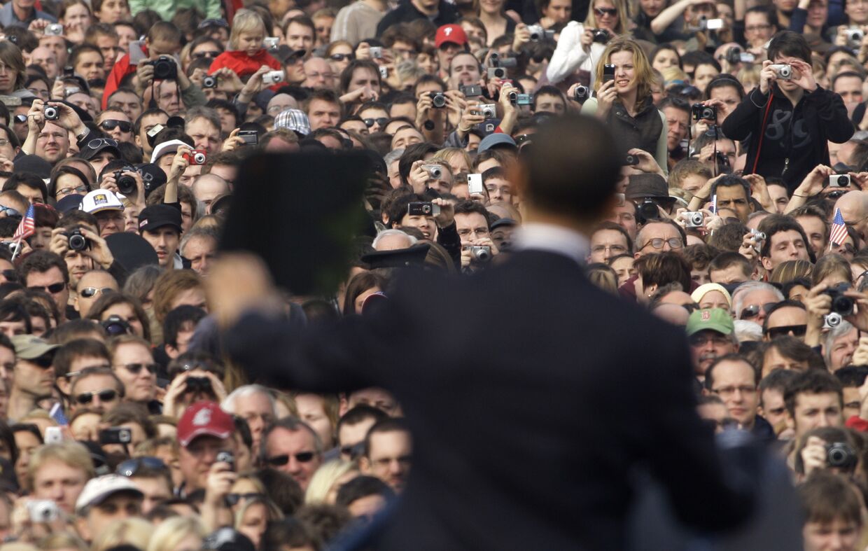 Барак Обама произносит речь на Градчанской площади в Праге