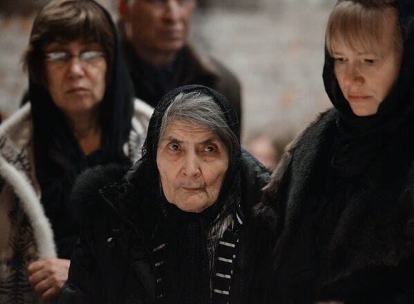 Мать Бориса Немцова Дина Эйдман во время церемонии прощания со своим сыном в Сахаровском центре
