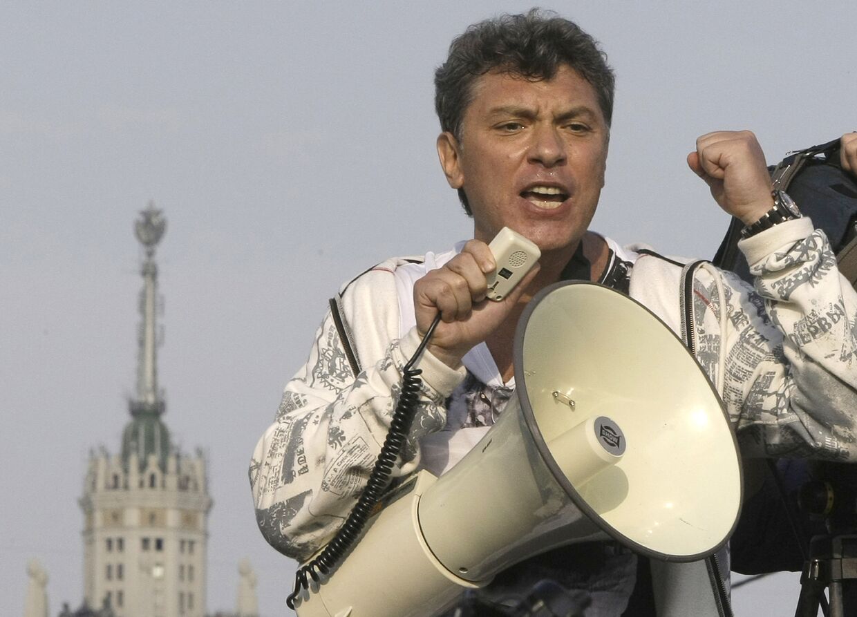 Борис Немцов на митинге оппозиции в Москве
