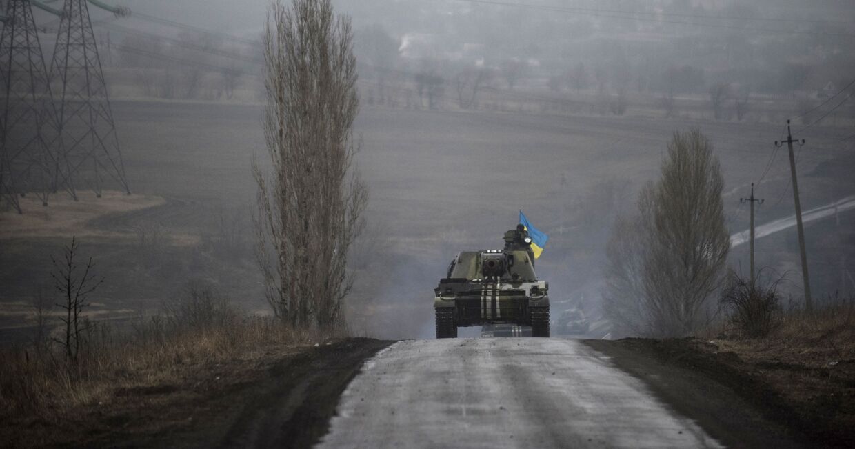 Танк украинской армии на окраине Донецка, 4 марта 2015 года