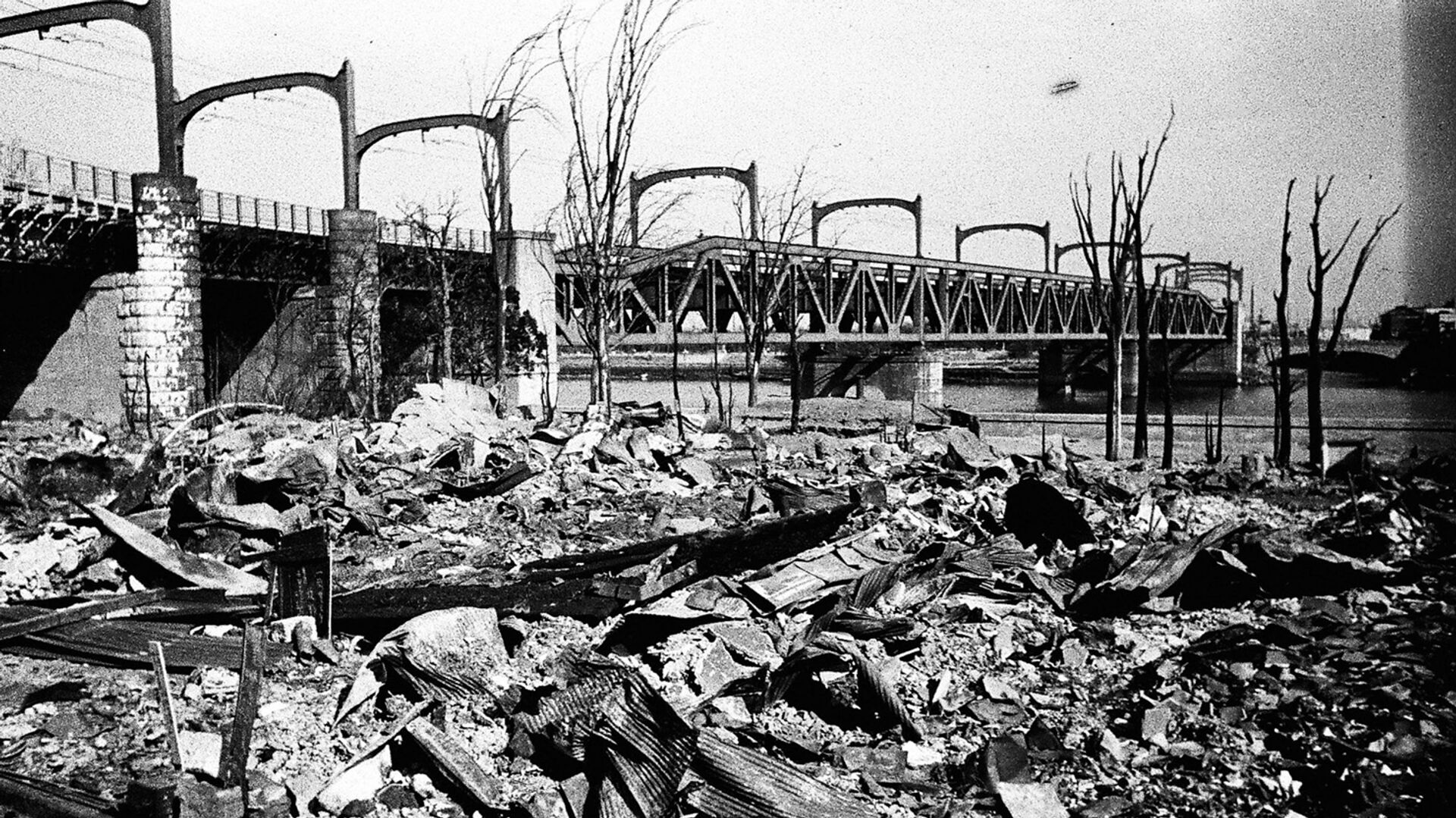 Разрушения после бомбардировки Токио 10 марта 1945 года - ИноСМИ, 1920, 10.03.2015