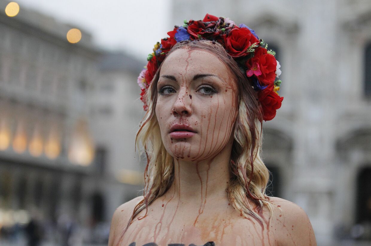 Лидер Femen Инна Шевченко на акции в Милане