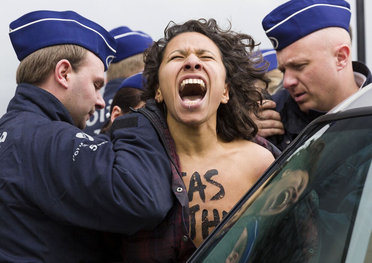 Активистка Femen на акции в Брюсселе