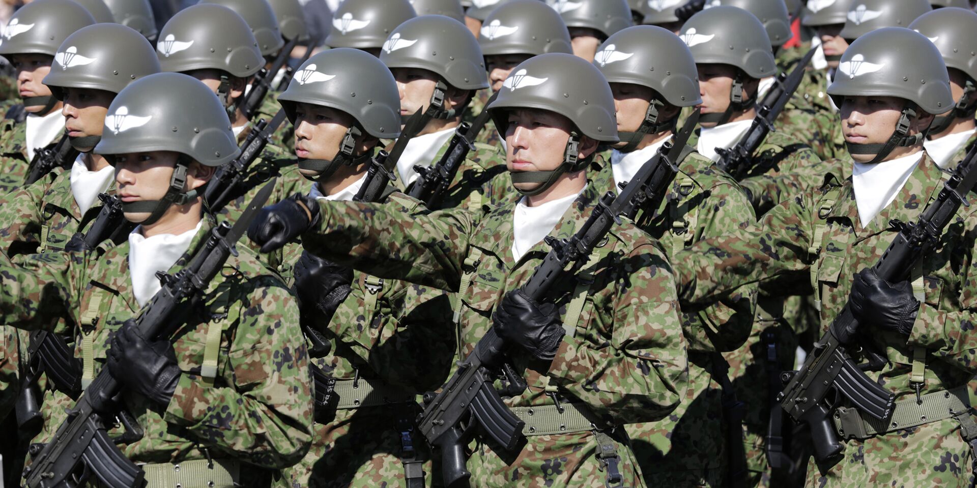 Солдаты сил самообороны Японии на военной базе Асака - ИноСМИ, 1920, 24.11.2020