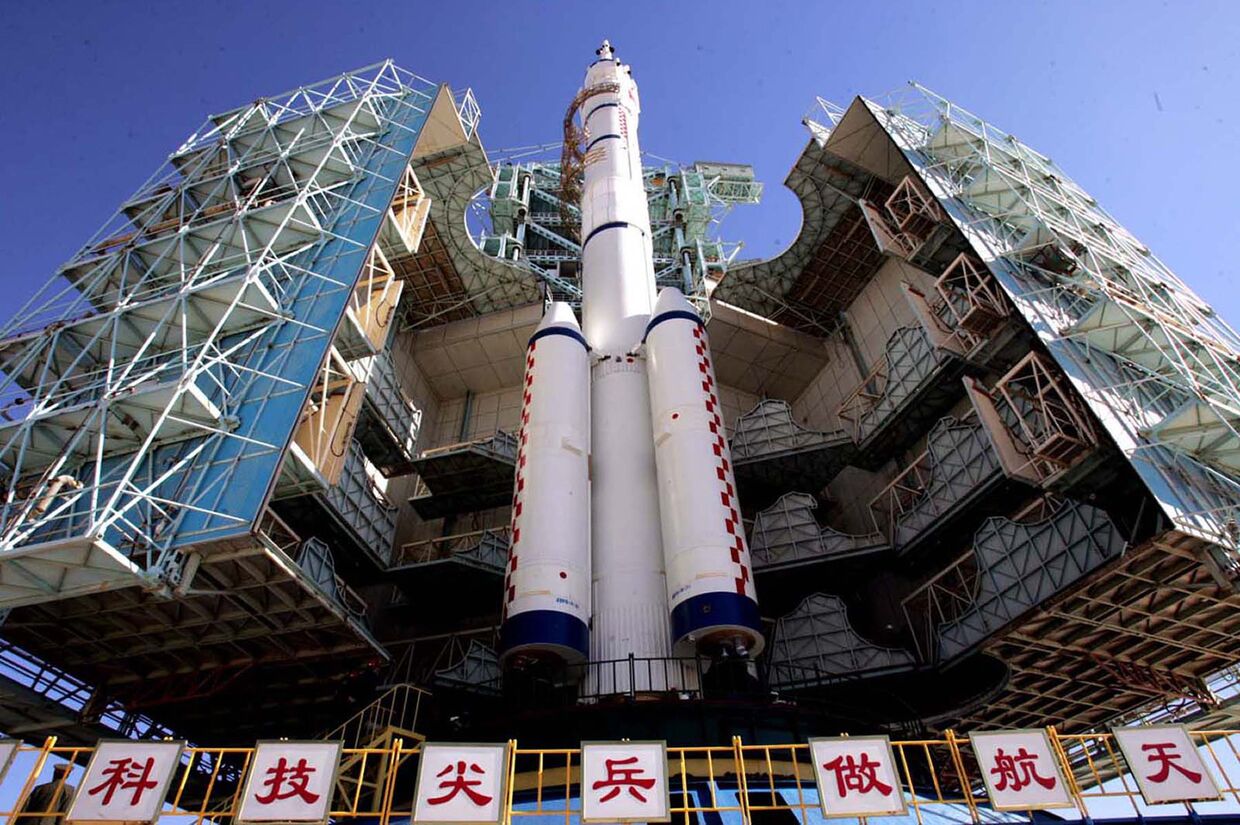 Второй пилотируемый космический корабль КНР «Шэньчжоу-6»