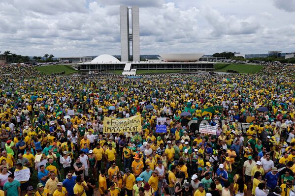 Акция протеста рядом со зданием Национального конгресса в Бразилиа