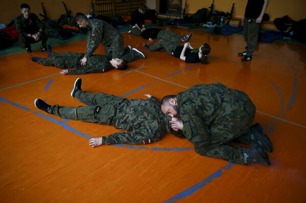 Занятия по оказанию медицинской помощи, организованные вооруженным формированием Obrona Narodowa
