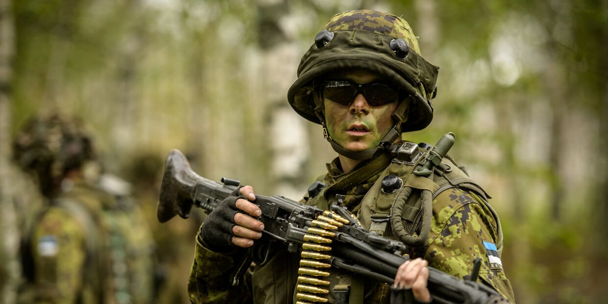 Эстонский солдат на тренировочной базе в Адажи, Латвия