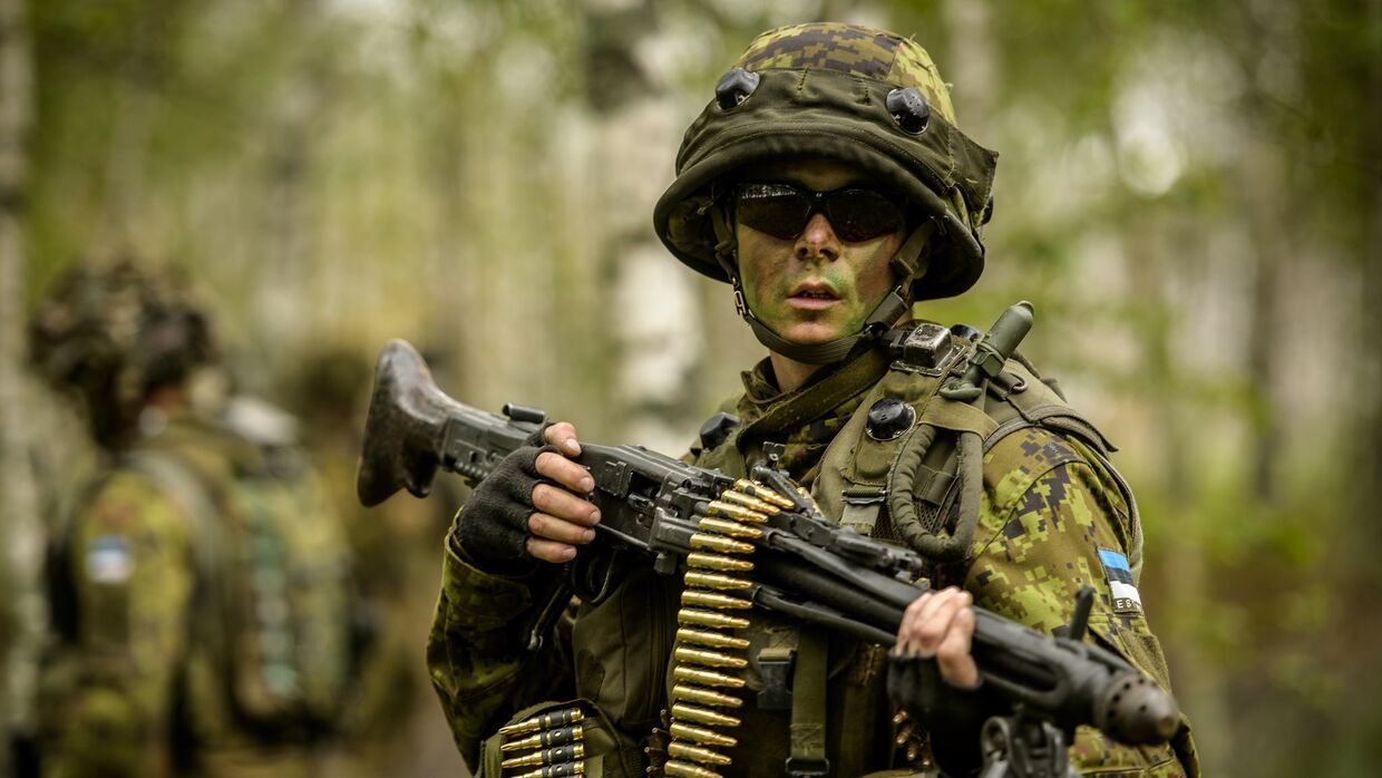 Эстонский солдат на тренировочной базе в Адажи, Латвия