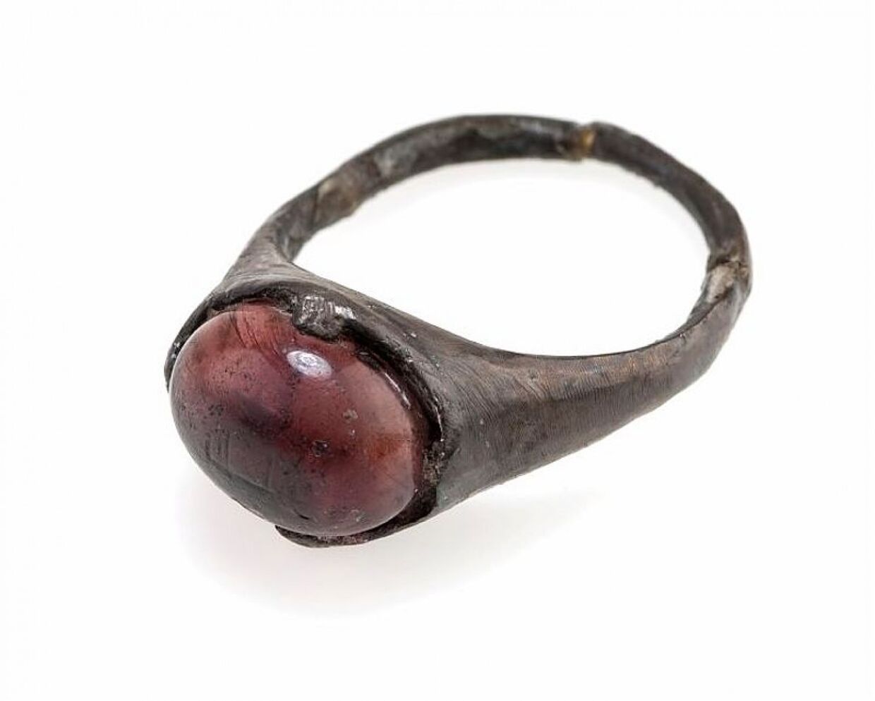 Перстень, найденный в викингской могиле в Бьёркё
