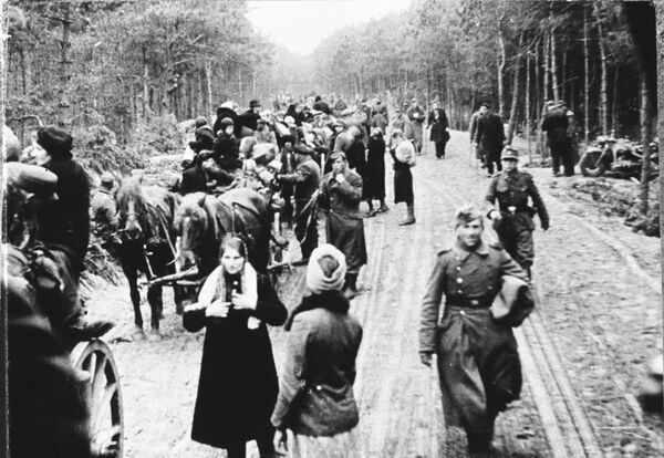 Немецкие беженцы в районе Браунсберга, Восточная Пруссия, февраль-март 1945 Немецкие беженцы в районе Браунсберга, Восточная Пруссия, февраль-март 1945