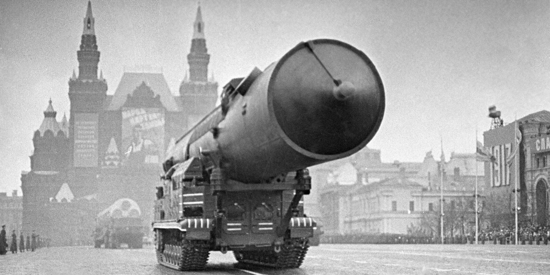Ракетный комплекс войск стратегического назначения проходит по Красной площади - ИноСМИ, 1920, 19.10.2021