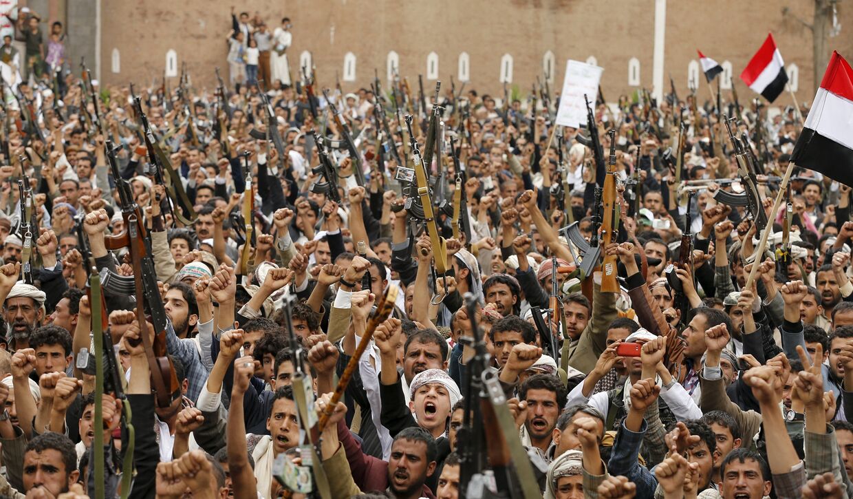 Протест мусульман-шиитов против авиударов в Сане, Йемен