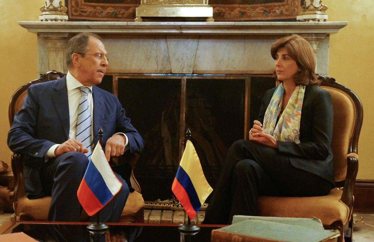 Министр иностранных дел России Сергей Лавров и министр иностранных дел Колумбии Мария Ангела Ольгин во время переговоров в Боготе