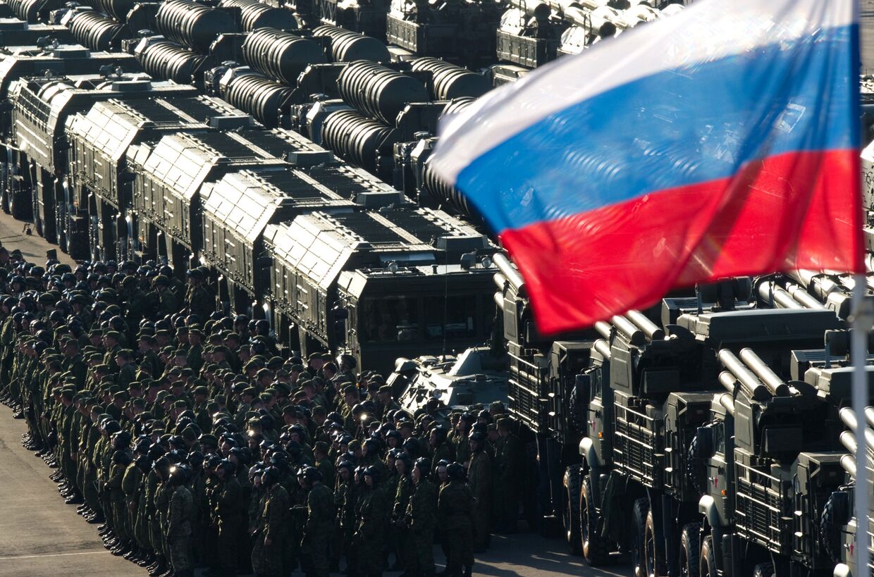 Проход военной техники по Ходынскому полю на репетицию Парада Победы