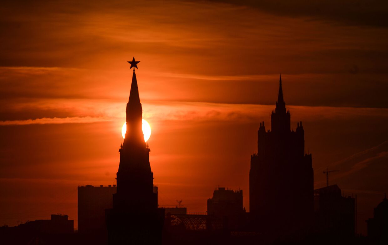 Вид на одну из башен Кремля в Москве