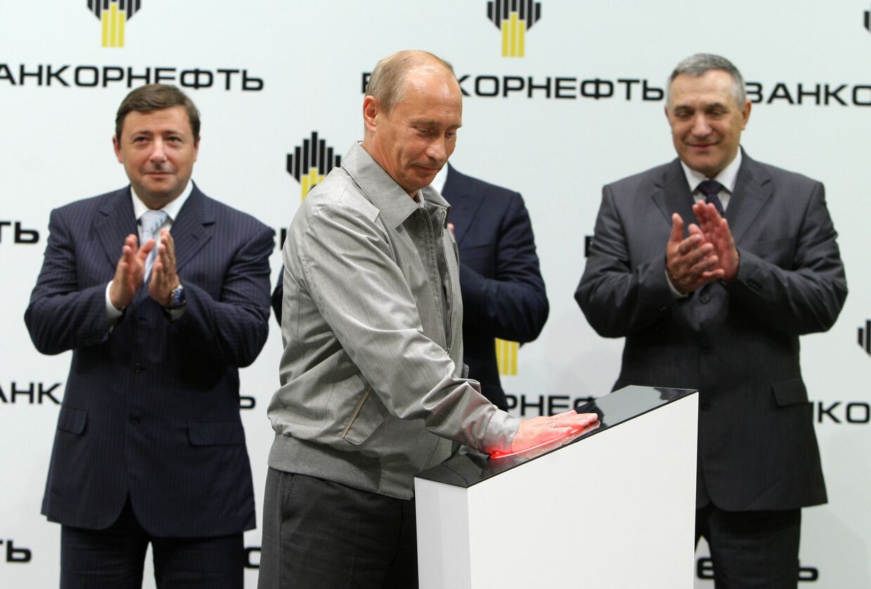 Премьер-министр РФ Владимир Путин посетил Ванкорское месторождение