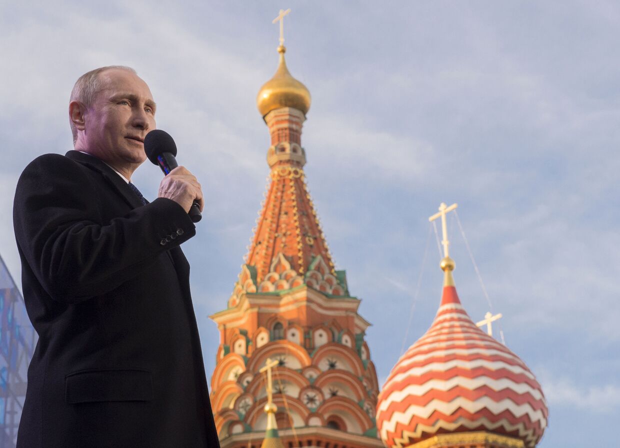 Президент России В.Путин посетил праздничный митинг-концерт Мы вместе!