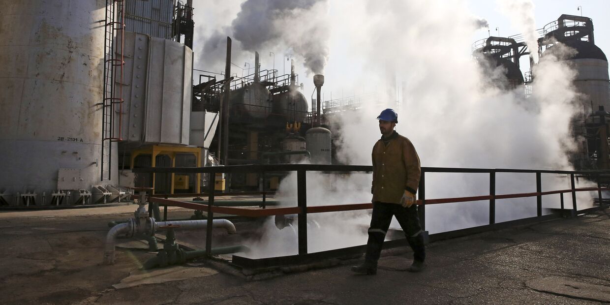 Нефтеперерабатывающий завод в Иране