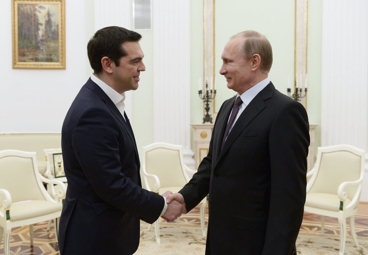 Президент России Владимир Путин и премьер-министр Греции Алексис Ципрас во время встречи в Кремле