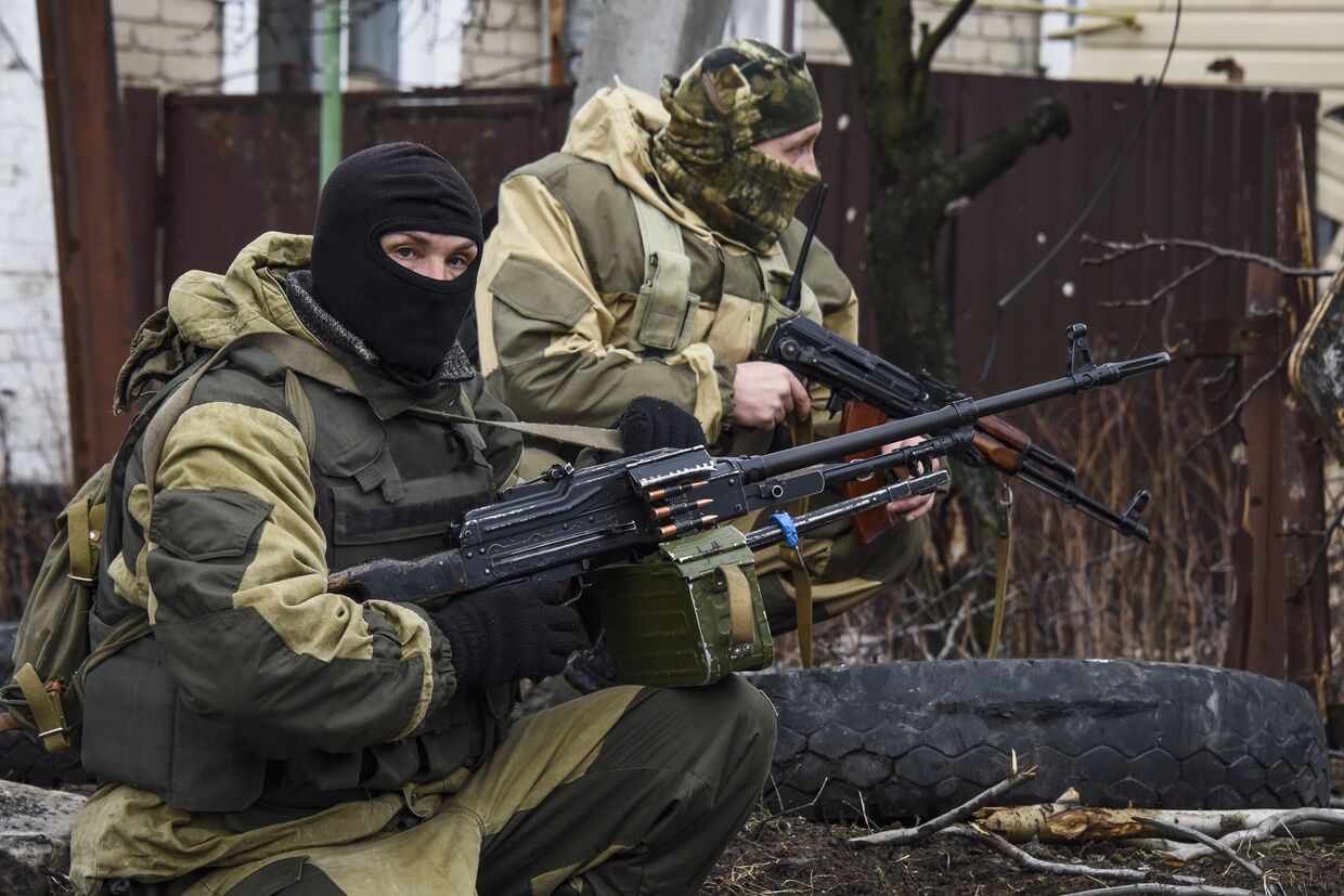 Пророссийские ополченцы на окраине Донецка