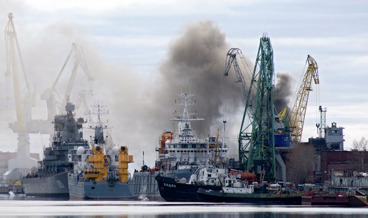 Пожар на АПЛ Орел, которая проходит ремонт на заводе Звездочка, Северодвинск