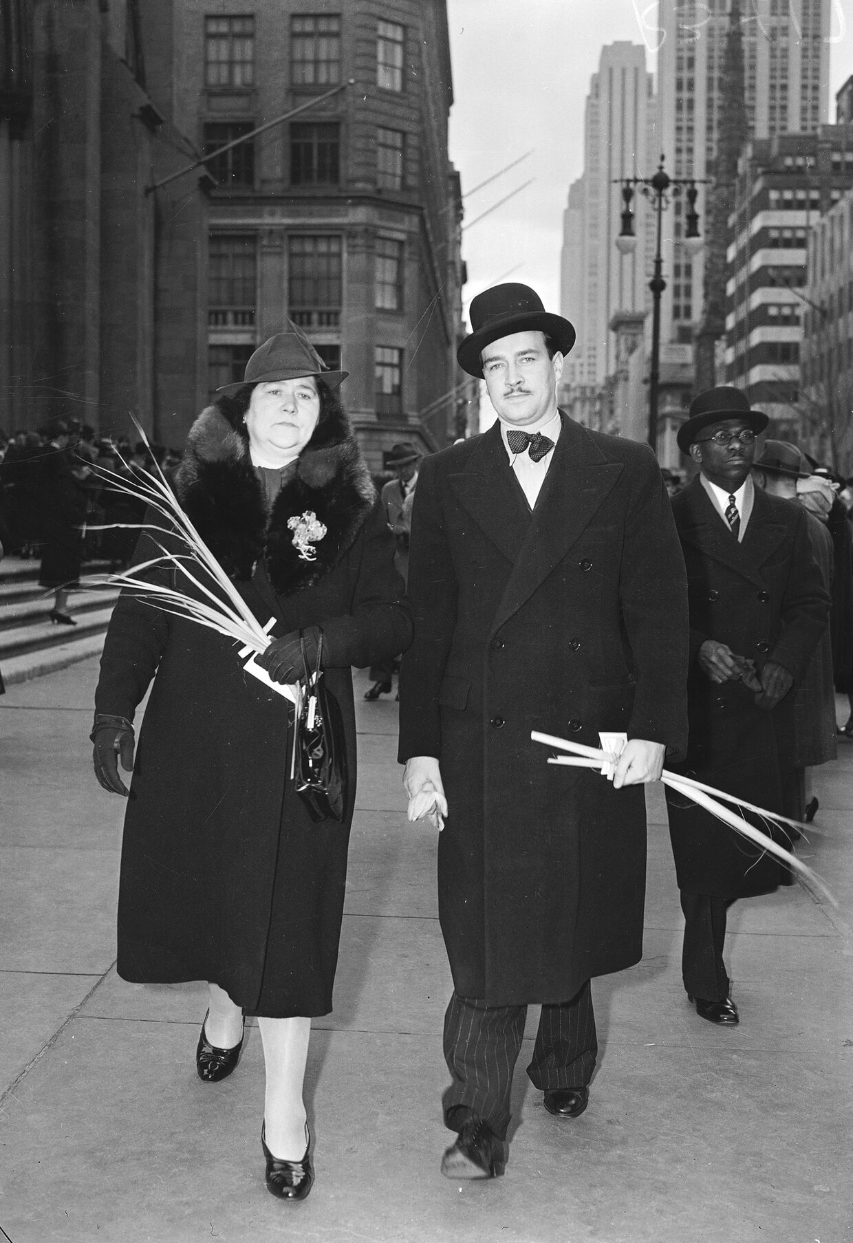 Уильям Патрик Гитлер с матерью Алоиз Гитлер в Нью-Йорке, 1939 год