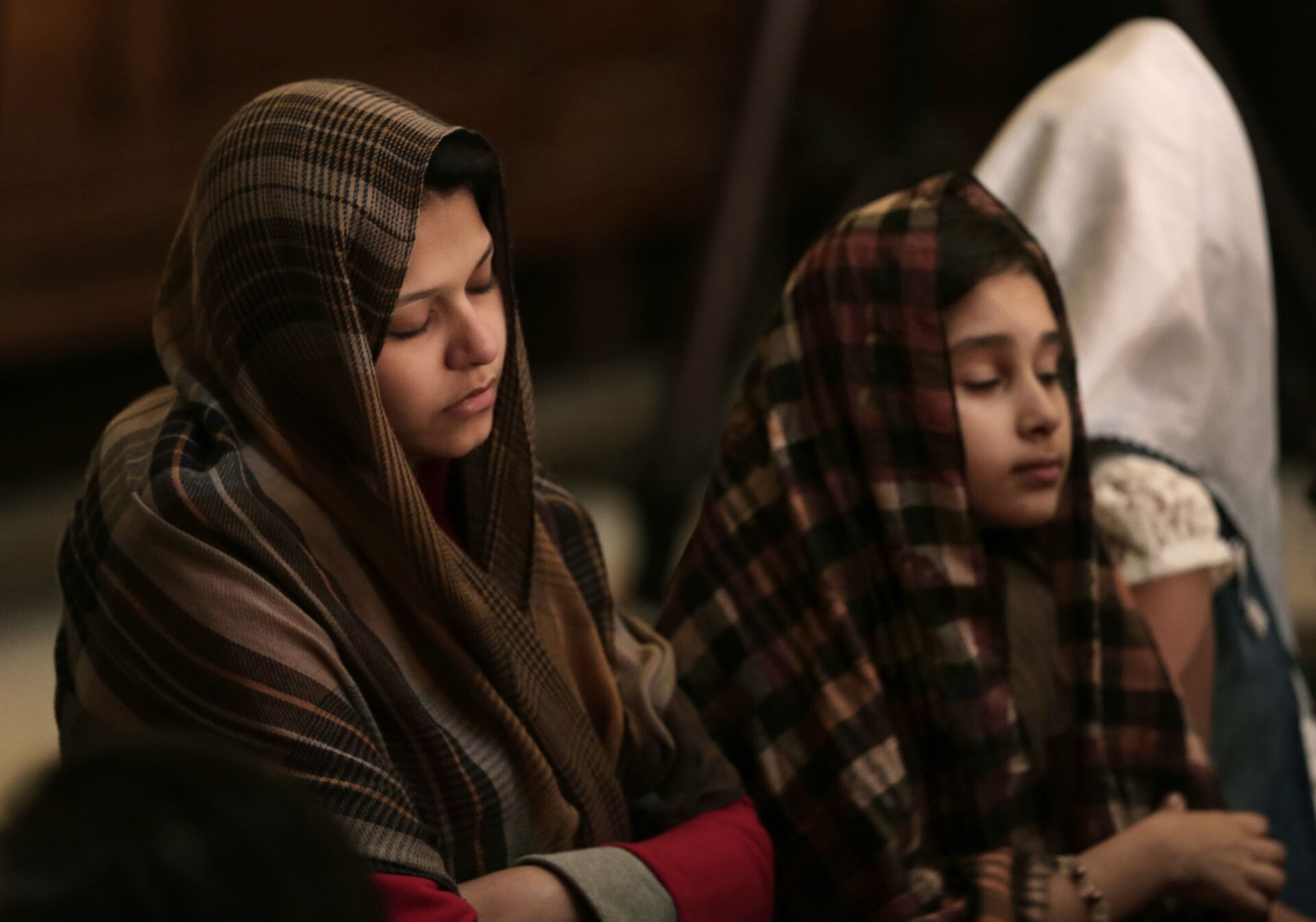 Девочки-коптские христианки на пасхальной службе в соборе святого Марка в Каире - ИноСМИ, 1920, 01.11.2020