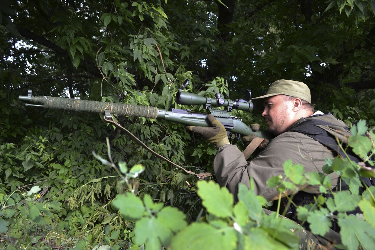 Ополченец с винтовкой Мосина-Нагана в Славянске, июнь 2014 года