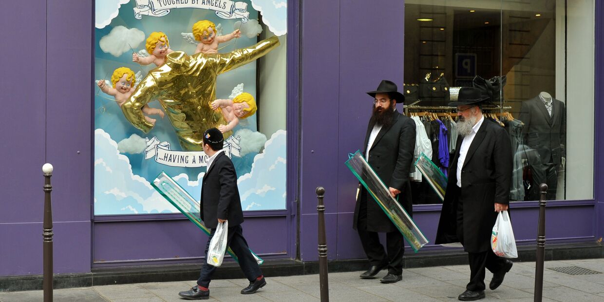 Ортодоксальные евреи на парижской улице