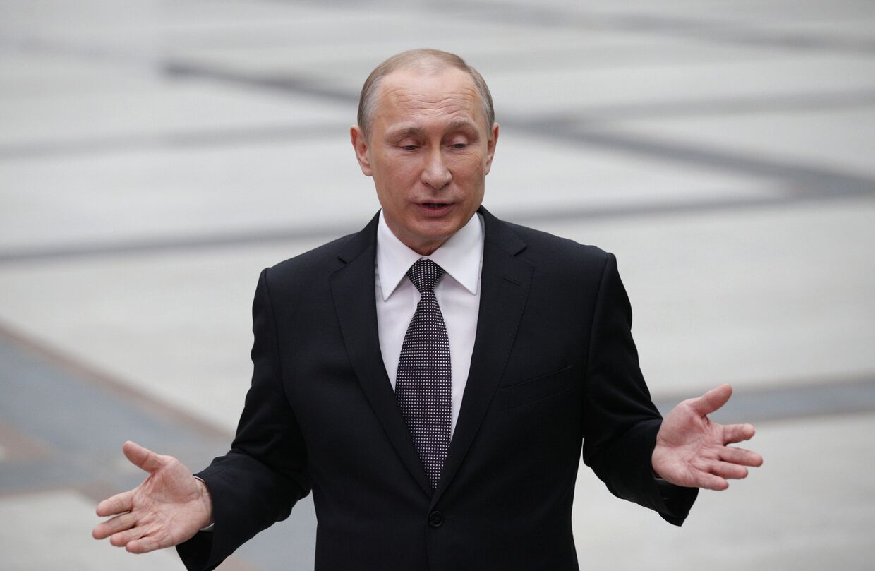Владимир Путин отвечает на вопросы журналистов после эфира программы «Прямая линия»
